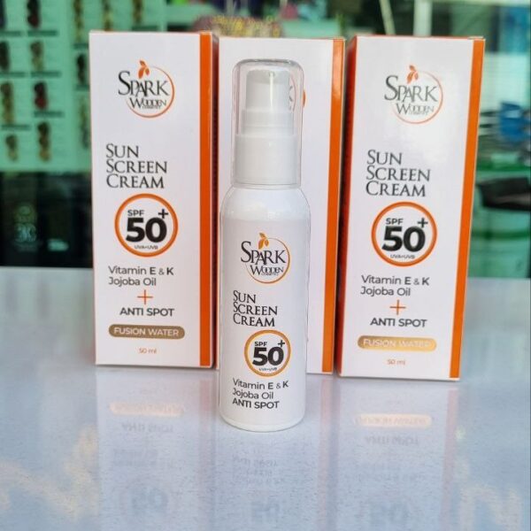 ضدآفتاب بی رنگ اسپارک وودن SPF50 ضدلک برپایه آب 1