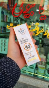 ضدآفتاب بی رنگ اسپارک وودن SPF50 ضدلک برپایه آب 5